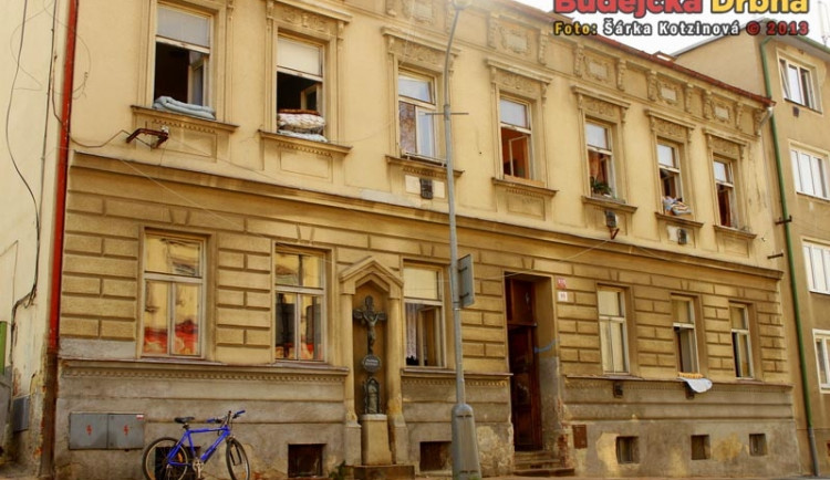 Dům, který chtěl v neděli recidivista zapálit