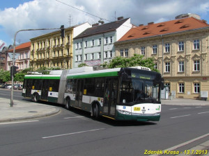 Po městě bude jezdit pět nových autobusů a dva trolejbusy