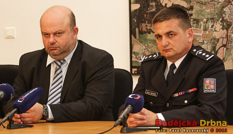 Ministr vnitra Martin Pecina (vlevo) a policejní prezident Martin Červíček