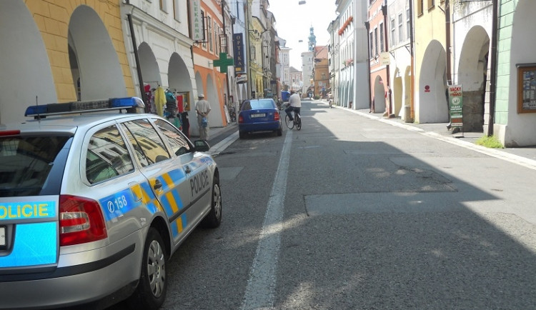 Lupič ze zlatnictví odnesl šperky za desítky tisíc korun