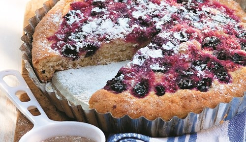 Koláč z křehkého těsta s jostou a rybízem