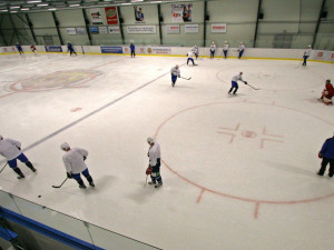 Trénink mužstva Vladivostoku v Hokejovém Centru Pouzar