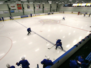 Trénink mužstva Vladivostoku v Hokejovém Centru Pouzar