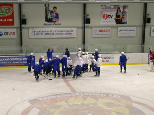 Trénink mužstva Vladivostoku v Hokejovém Centru Pouzar