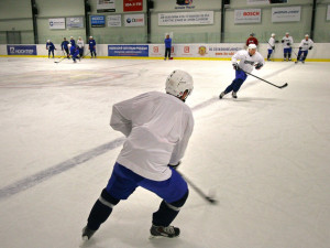 Trénink mužstva Vladivostoku v Hokejovém Centru Pouzar