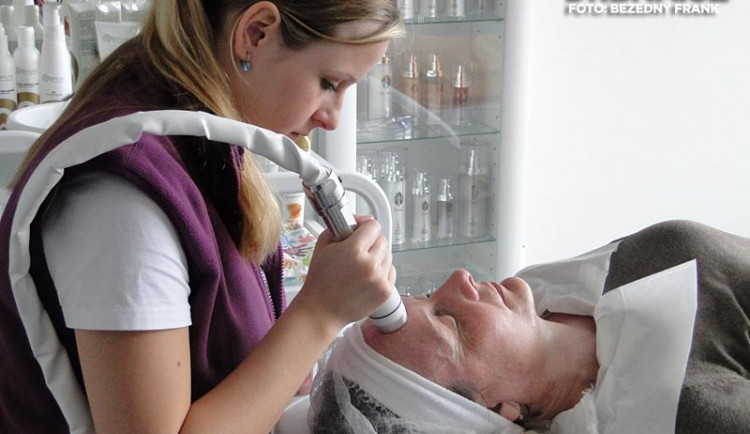 Omlazení obličeje bipolární radiofrekvencí v Amaryllis Beauty Institutu