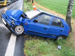 Škoda Felicia po čelním střetu s peugeotem