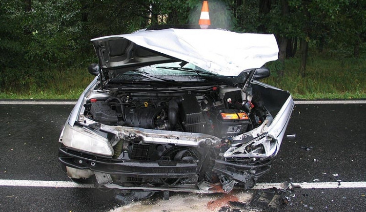 Peugeot 406 po čelním střetu s felicií