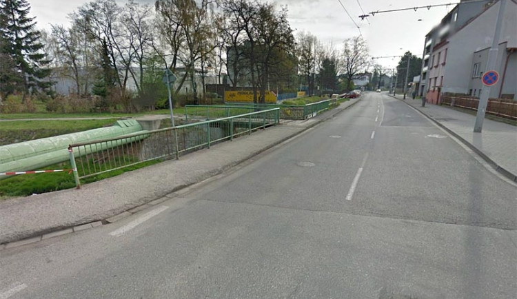 Lávka a zábradlí v křižovatce ulic Dobrovodská a Vodní se dočkají rekonstrukce