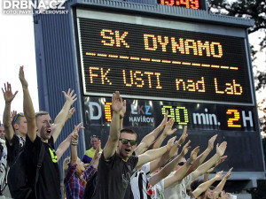 Příznivci Dynama hnali své oblíbence dopředu i za nepříznivého stavu