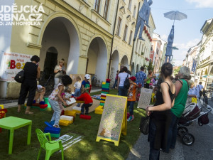 Pouliční slavnost v Krajinské láká stovky Budějčáků