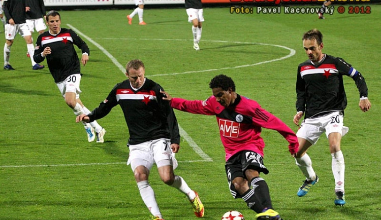Lukáš Jarolím (vpravo) na Střeleckém ostrově v dresu Slavie Praha