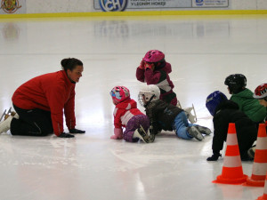 Školička bruslení v Hokejovém Centru Pouzar