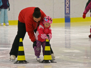 Školička bruslení v Hokejovém Centru Pouzar