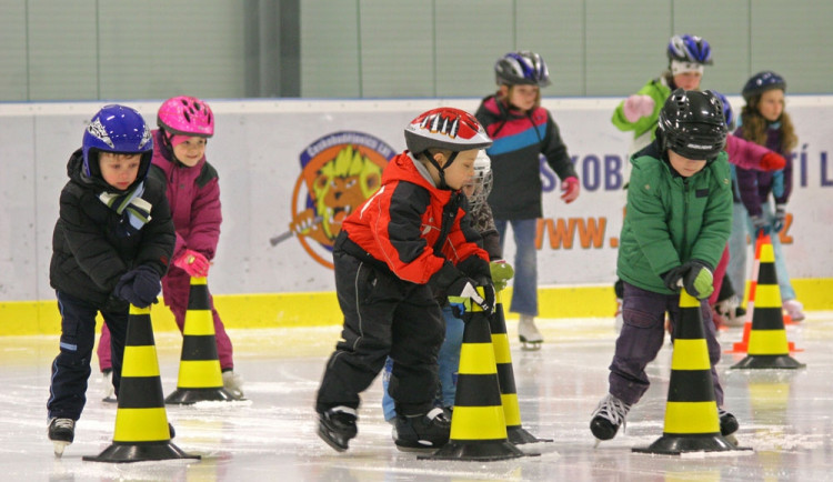 Školička bruslení v Hokejovém Centru Pouzar