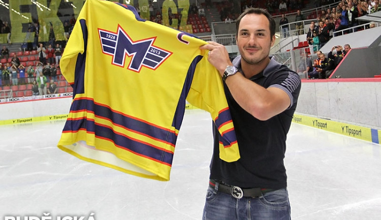 Aleš Kotalík s dresem Motoru