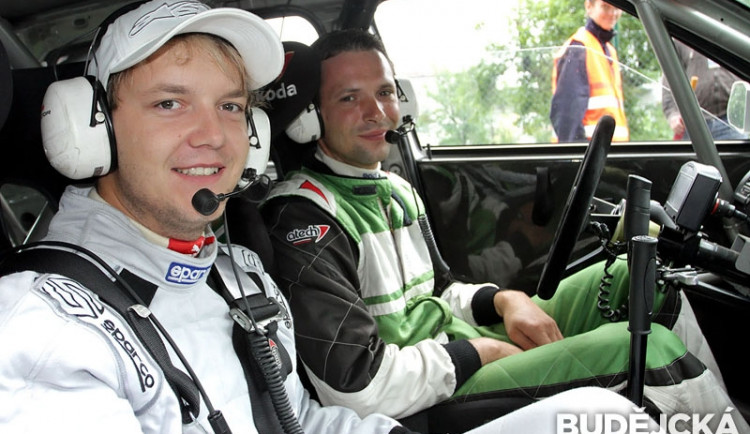 Jan Jinderle junior (vlevo) po boku brněnského pilota Jiřího Máši