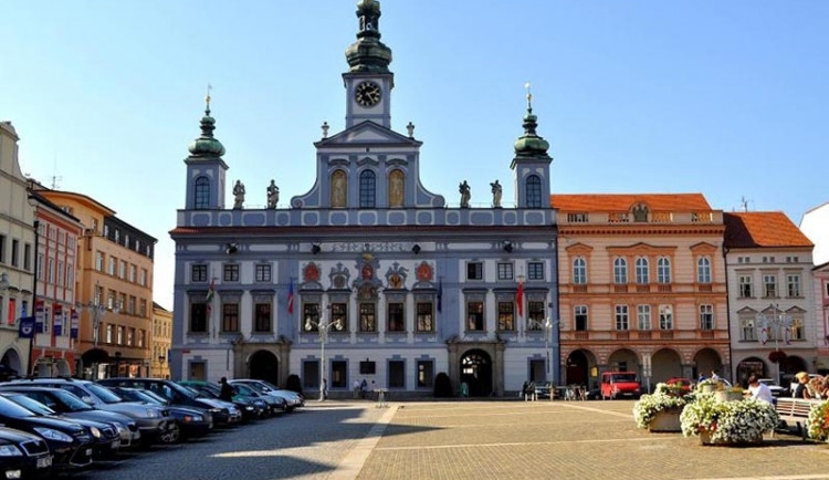 Budějčáci můžou na zastupitelstvu diskutovat od 13 hodin