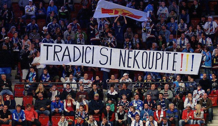 Chomutovští fanoušci v Karlových Varech