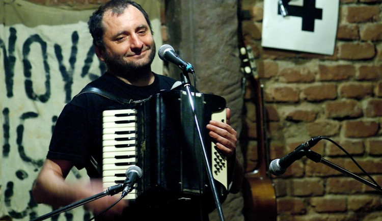 Václav Koubek: Originální písničkář zpátky v Budějcích