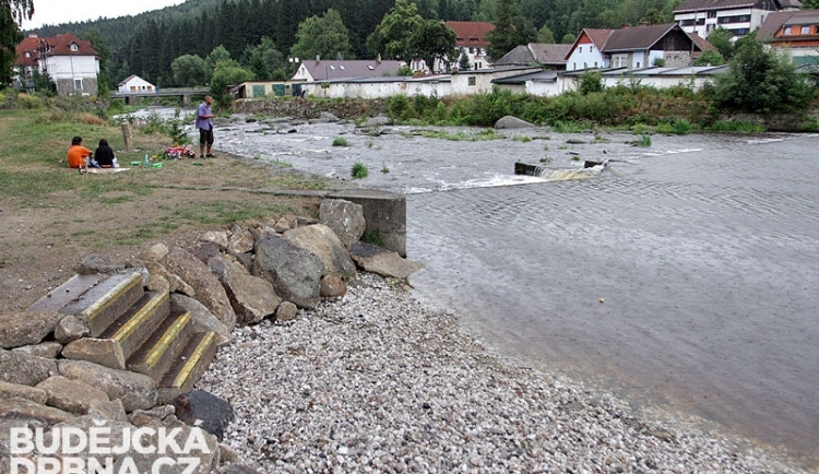 Jez v Loučovicích na Českokrumlovsku, kde došlo k jedné z největších letních tragédií