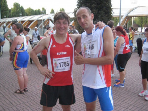 Dálkař Tomáš Železný (vpravo) získal na olympiádě veteránů stříbro