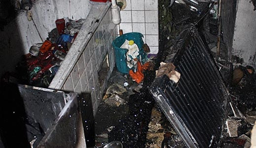 Vyhořelý byt domu v ulici Antala Staška