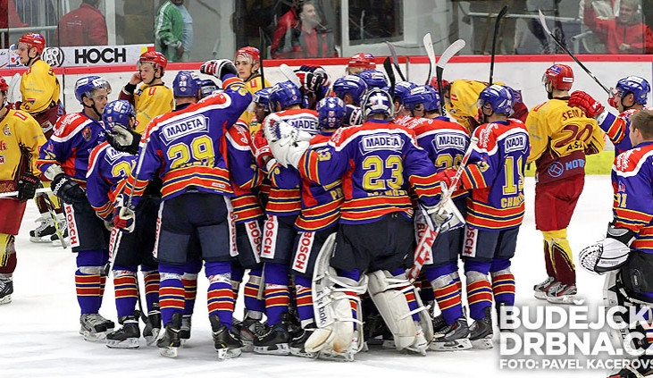 Hráči Motoru slaví těsnou výhru nad Jihlavou