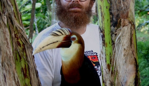 Prof. RNDr. Vojtěch Novotný CSc. vede výzkumnou biologickou stanici na Papui-Nové Guineji a přednáší mimo jiné i na Přírodovědecké fakultě Jihočeské univerzity