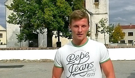 Výherce Pavel Flosman s kartonem cideru Somersby