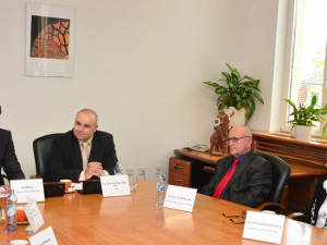 Jihočeský hejtman Zimola, rektor VŠTE Vochozka a prorektoři Váchal s Opekarovou