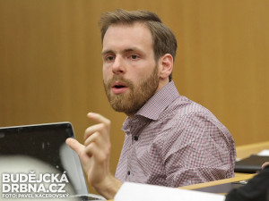 Diskutující Ondřej Kašpárek, jeden z autorů předešlé strategie rozvoje kultury v Budějcích