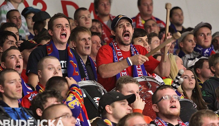 Přijďte fandit na hokej!