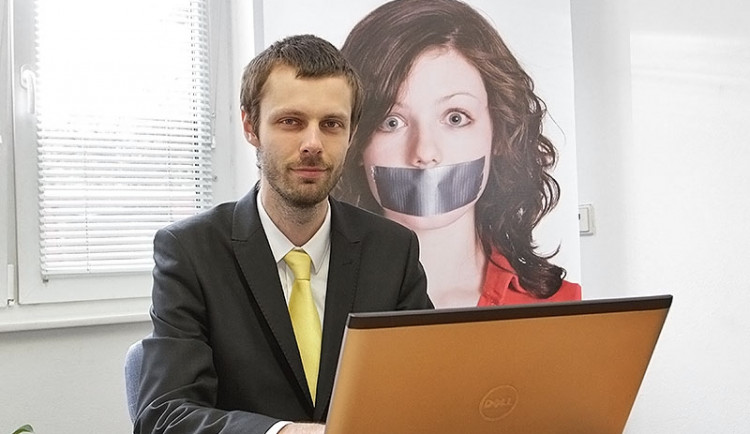 Šimon Heller při online chatu s čtenáři Budějcké Drbny