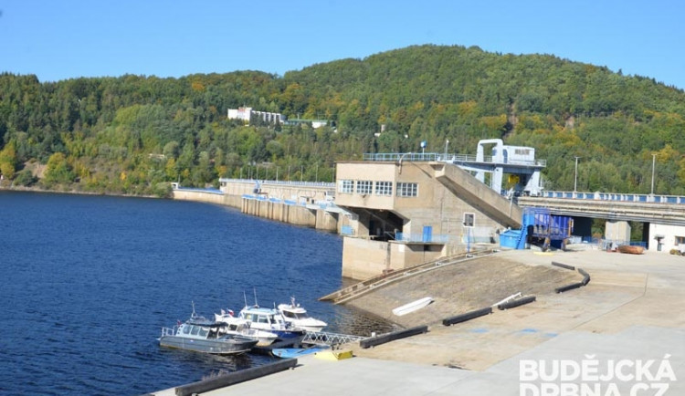 Orlická přehrada pod drobnohledem