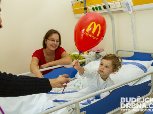 Výtěžek z charitativní fotbalové exhibice dostalo onkohematologické oddělení budějcké nemocnice