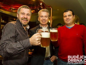 Koňský povoz přivezl do Budějc dubové sudy s nefiltrovaným plzeňským ležákem