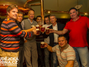 Koňský povoz přivezl do Budějc dubové sudy s nefiltrovaným plzeňským ležákem