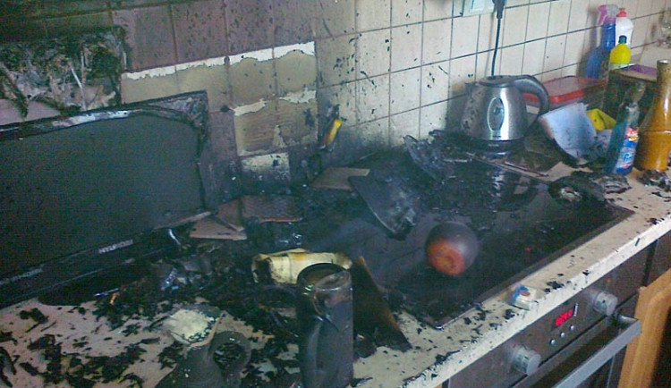 Požár kuchyně v panelovém bytě na sídlišti Máj