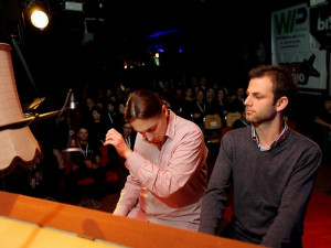 Uvítací hudební číslo moderátorské dvojice Ivo Janoušek a Jan Palkovič