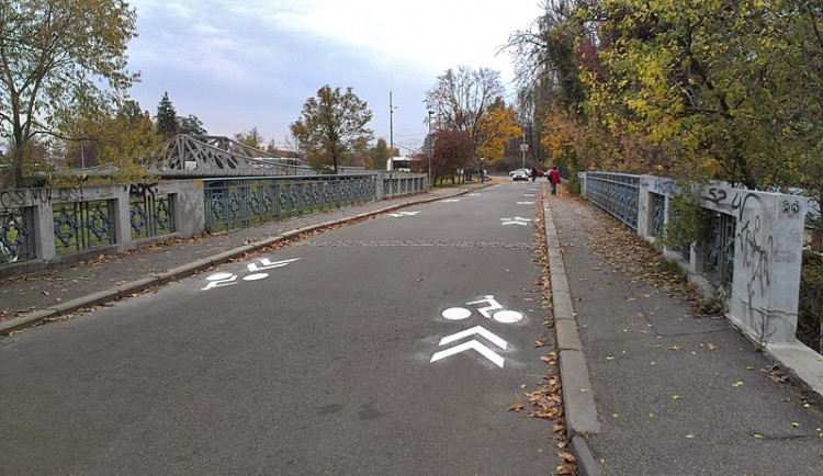 Piktogramový koridor u Dlouhého mostu