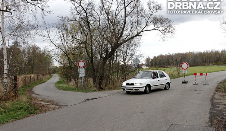 Touto cestou podél kolejí se bude od Suchého Vrbného přijíždět do Mladého