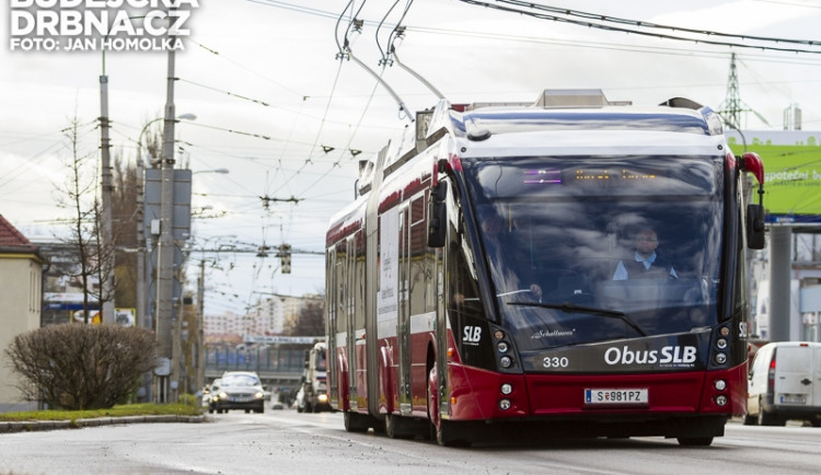 Rakouský trolejbus bude do neděle brázdit budějcké silnice