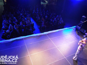 Hlediště bylo téměř zaplněné