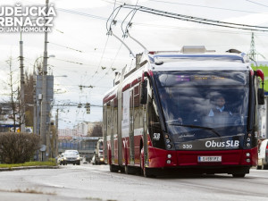 Rakouský trolejbus bude do neděle brázdit budějcké silnice