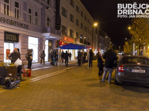 Promítání filmu Pozemšťané na Lannově třídě