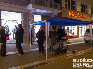 Promítání filmu Pozemšťané na Lannově třídě