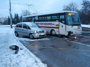 První sníh: Střet kamionů na Borku, dvě nehody na Lidické