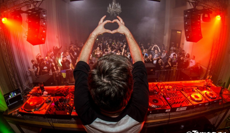 Sobotní hvězdná DnB party: Do Slavie dorazí Koncept!