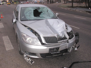 Sedmnáctiletého chlapce srazilo auto, na místě zemřel